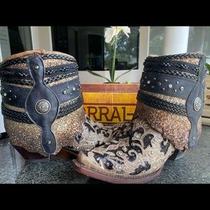 Corral glitter ankle boots ! Reversible